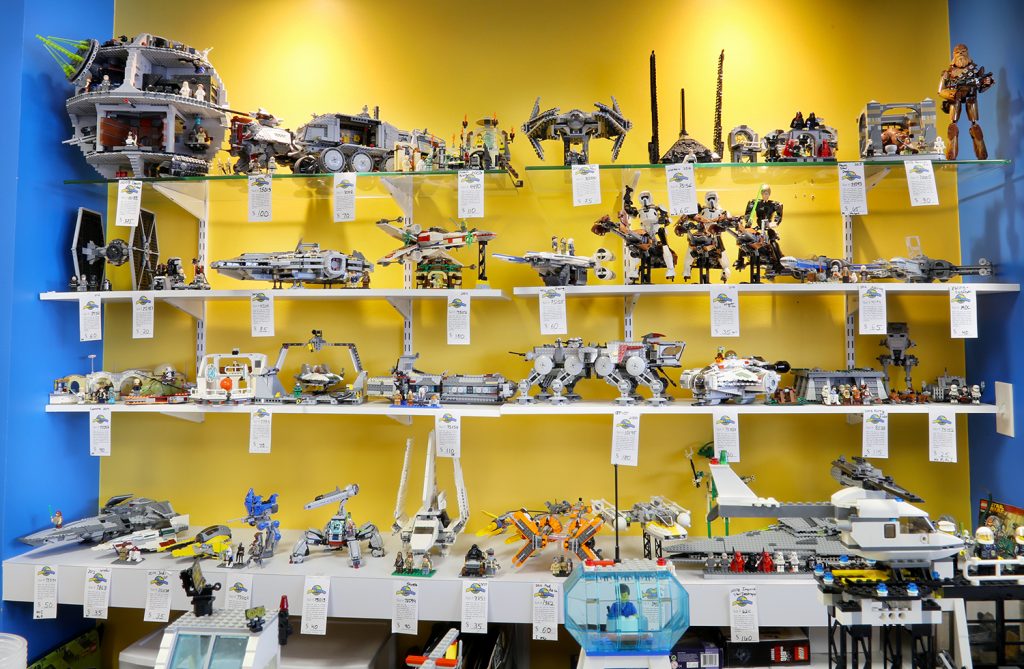 Bricks and Minifigs Buy, Sell & Trade LEGO products.