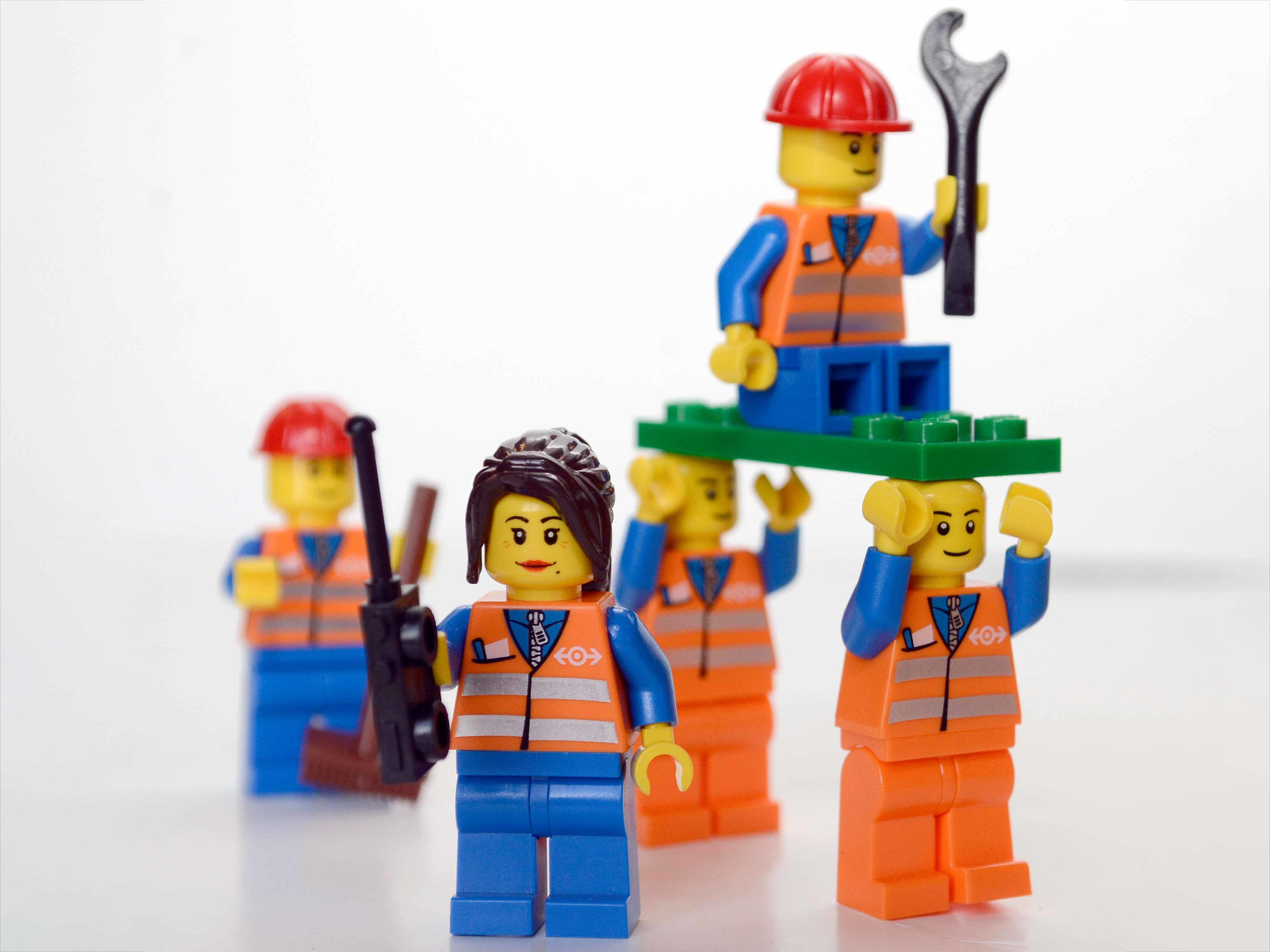 Image of a LEGO® Minfig contruction team