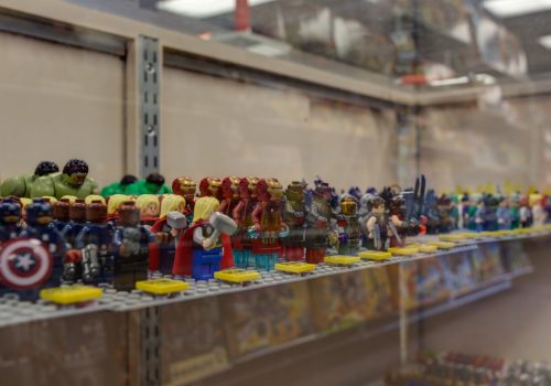 Display of Minifigs.