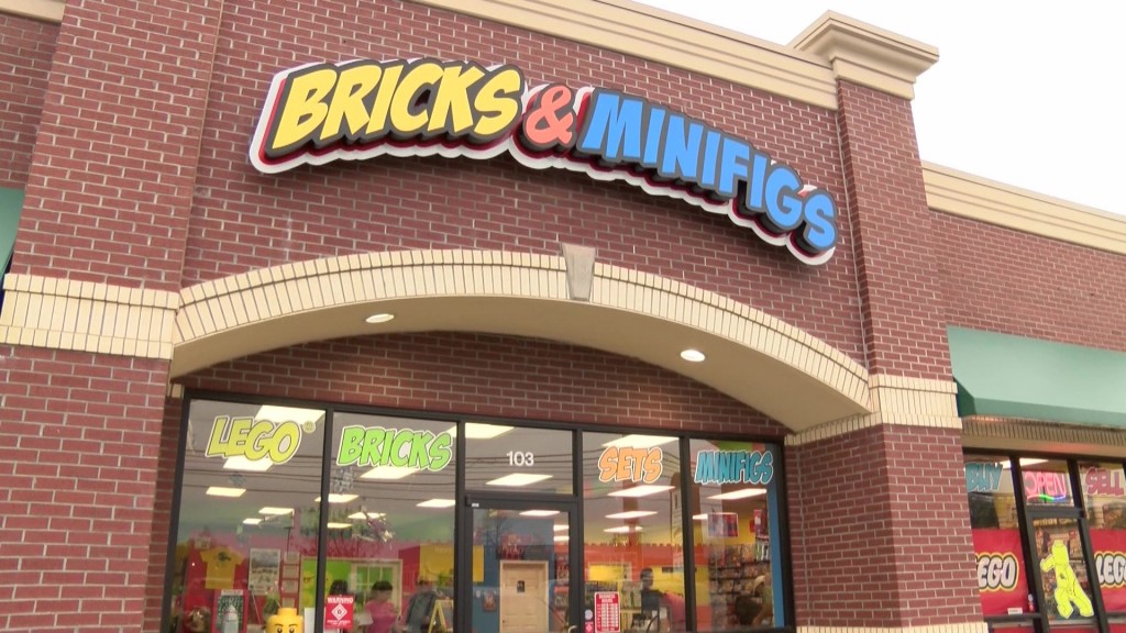 Bricks & Minifigs storefront.
