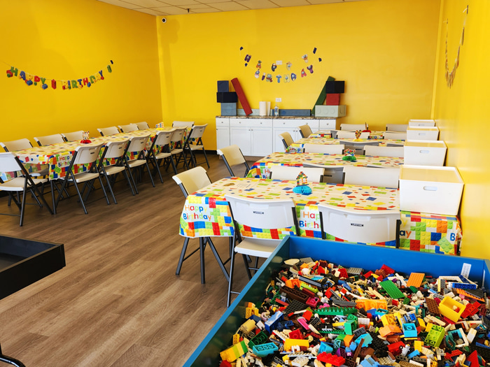sched party Interior of a decorated birthday party room at LEGO® toy store