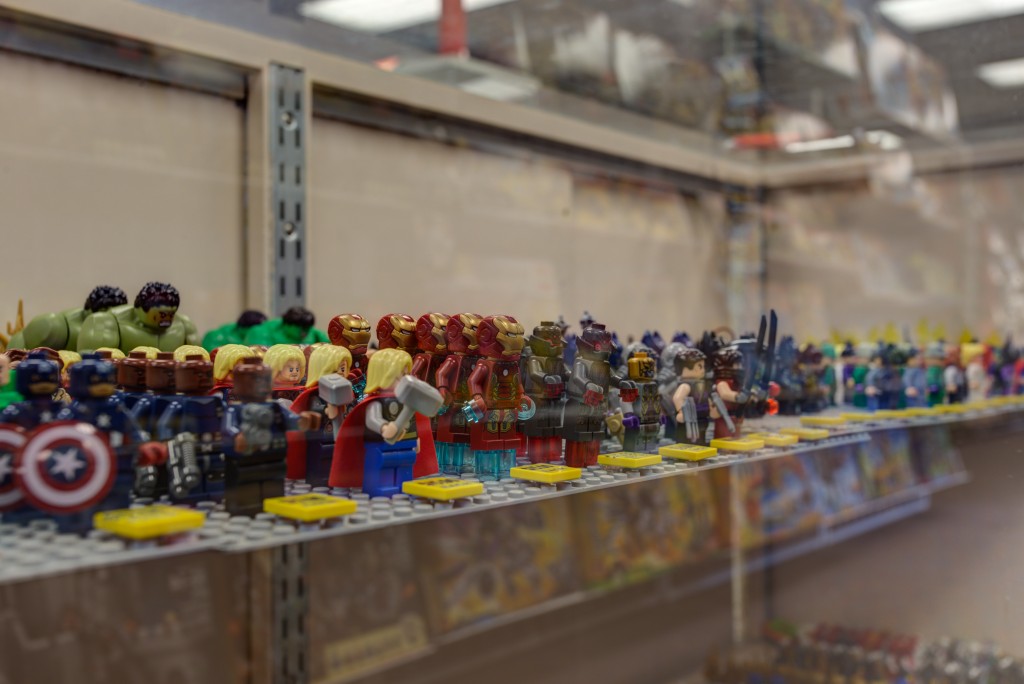 Display of Minifigs.