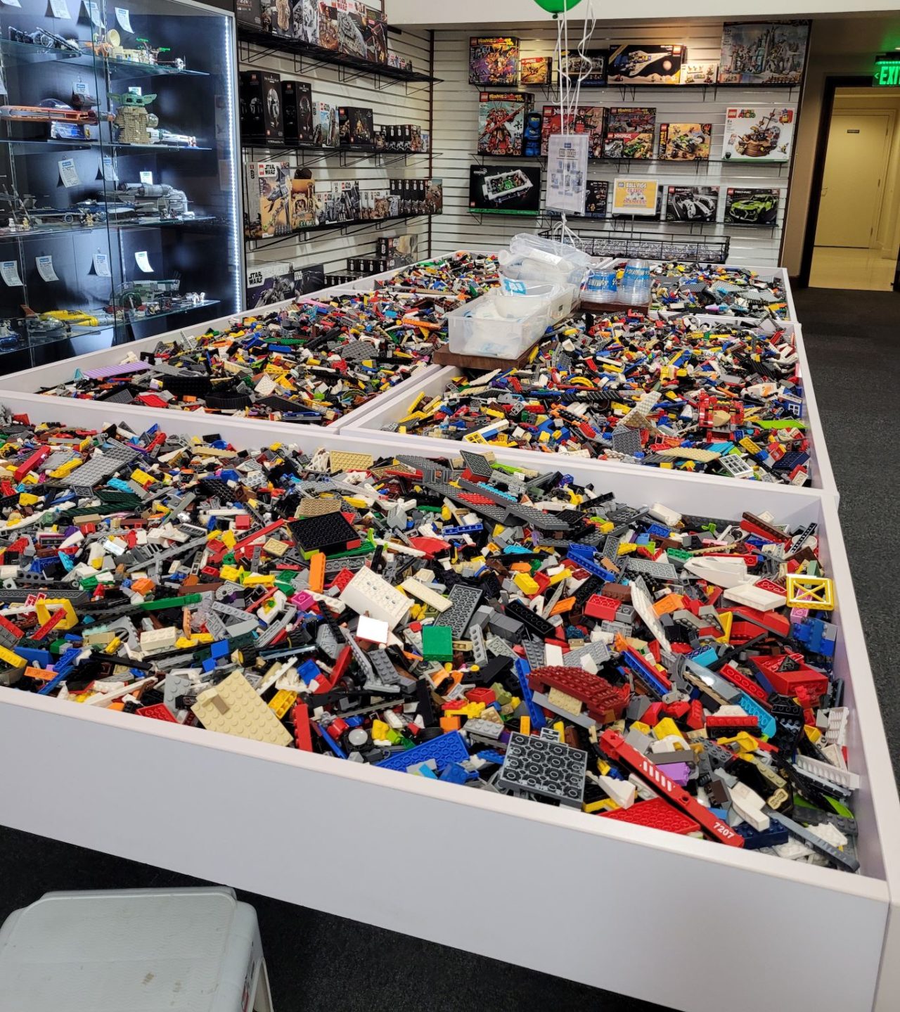 Bricks and Minifigs Buy, Sell & Trade LEGO products.