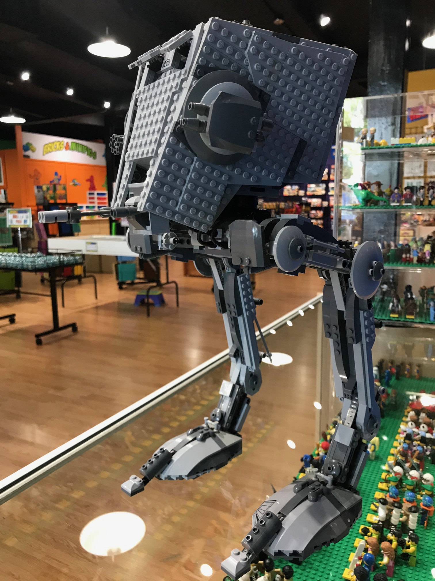 Bricks & Minifigs: LEGO® Minifigures, Sets, & Bricks Reseller