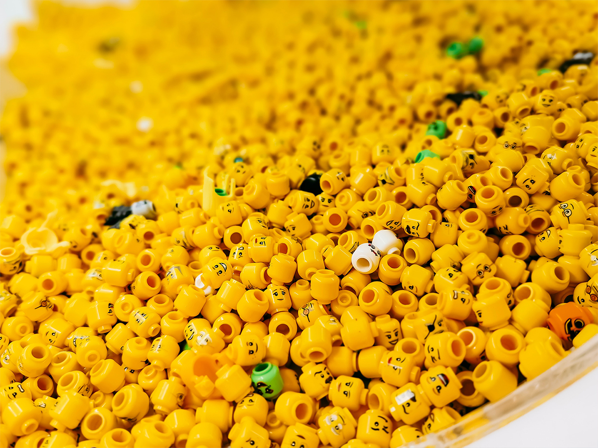 Hundreds of different yellow LEGO® minifigure heads.