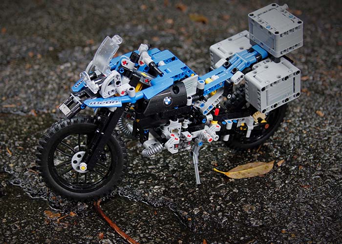 Blue motorcycle made from LEGOs.